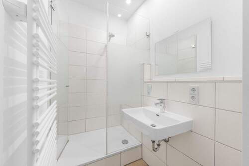 Duschbad mit Fußbodenheizung - 