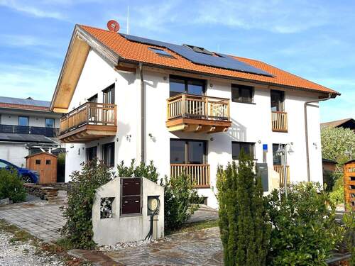 Hausansicht Süd-/West - Ruhiges und exklusives Neubau-Zweifamilienhaus auf dem neuesten Stand der Technik!