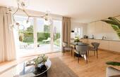 Moderner Wohn- und Essbereich - Platz für Ihr Familie: 4-Zi. Whg. mit Privatgarten, Terrasse u. individuell gestaltbarem Souterrain
