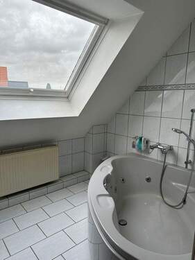 Bad mit Wanne - 