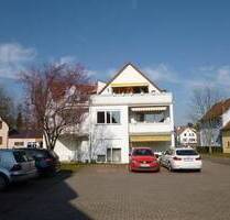 Charmante Dachgeschosswohnung mit feinster Ausstattung! - Bad Homburg vor der Höhe Ober-Erlenbach