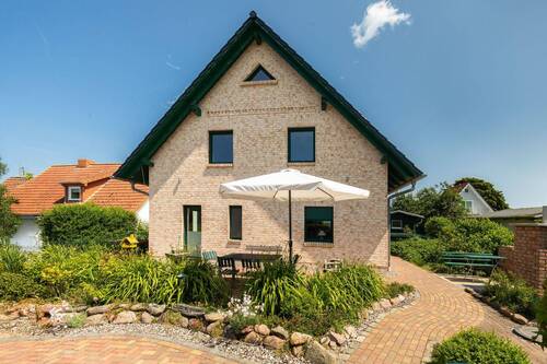 Die begrünte West-Terrasse - 5 Zimmer Einfamilienhaus in Glowe