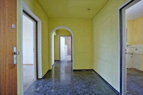 großzügiger Flur - 3 Zimmer Etagenwohnung zum Kaufen in München