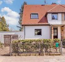 Charmante Doppelhaushälfte mit genehmigtem Anbau in Kleinmachnow