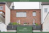 Krefeld - Uerdingen - Frisch renovierte 4-Zimmer-Dachgeschosswohnung (69 m²) in Uerdingens Fußgängerzone