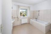 Vollbad mit Dusche - 