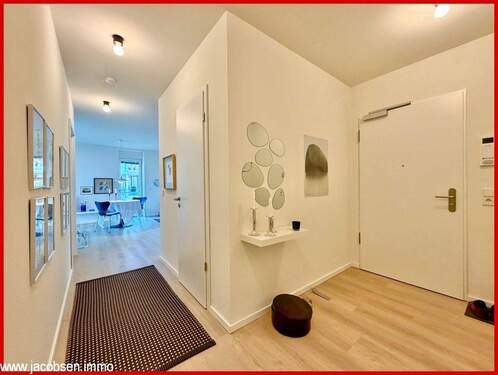 Blick von der Diele in den Wohnbereich - 