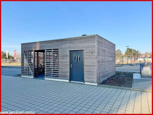 überdachter Fahrradstellplatz - Etagenwohnung mit 76,00 m&sup2; in Schleswig zur Miete