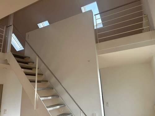 Aufgang zur Galerie - 