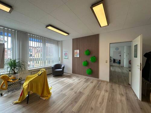 Büroraum 2 auch nutzbar - Büro zur Miete in Magdeburg