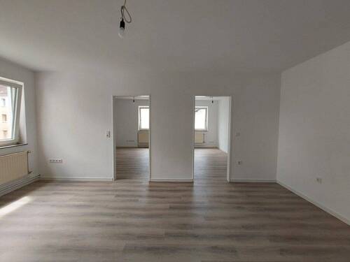 Wohnzimmer I - Neu Sanierte 3-Zimmer-Wohnung in Friedberg