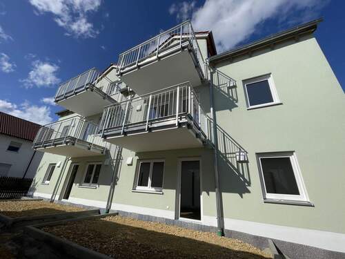 Hausansicht Balkone & Terrassen - 2 Zimmer Etagenwohnung zur Miete in Regensburg / Schwabelweis