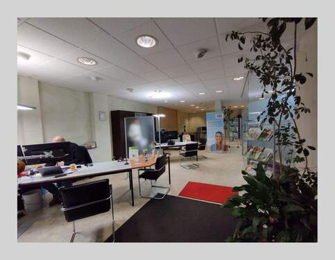 Ladenlokal Totalansicht von Eingang - 