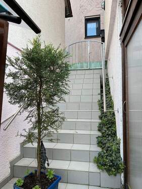 Eingang zur Wohnung - 2 Zimmer Terrassenwohnung zum Kaufen in Neuffen