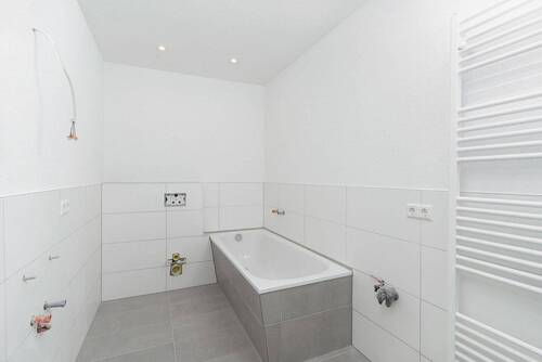 Bad mit Badewanne - 