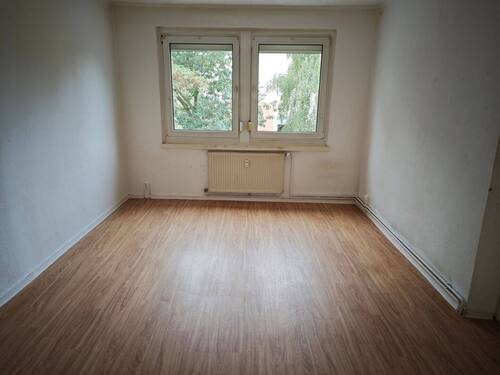 Wohnzimmer - 2 Zimmer Etagenwohnung zur Miete in Regis-Breitingen