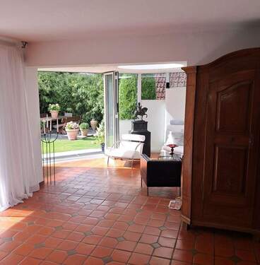 Blick v. Wohnzimmer zum Anbau - 