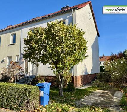 Vorgarten/ Stellplätze - 4 Zimmer Reihenendhaus in Magdeburg / Reform