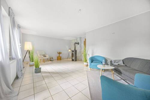 Blick in das schöne Wohnzimmer - 4 Zimmer Doppelhaushälfte in Wangerland / Hohenkirchen