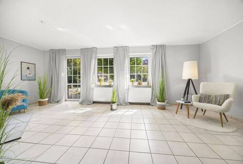 Ein Wohnzimmer mit Gemütlichkeit und Blick ins Grüne - 