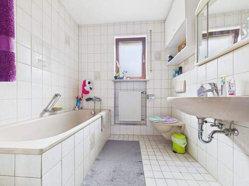 Badezimmer (1.OG) - 