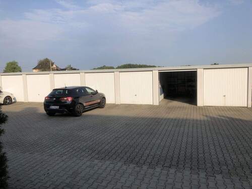 Blick auf die Garage - 