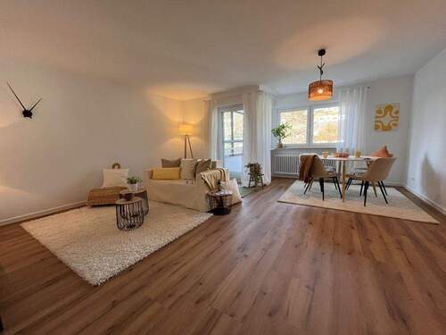 Offenes Wohnzimmer - Etagenwohnung mit 91,80 m&sup2; in Inzlingen zum Kaufen