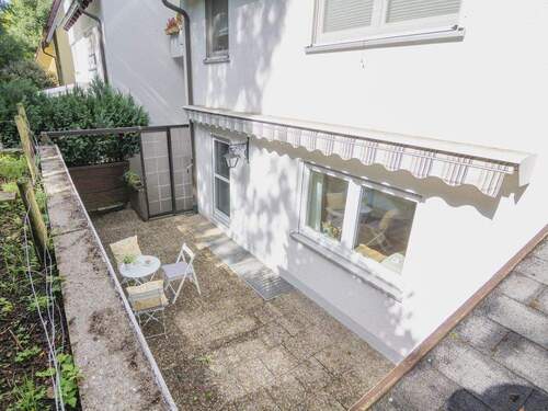 ...und Zugang zur großzügige Terrasse - 