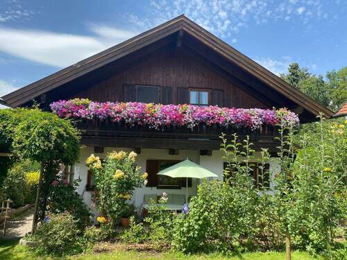 Südansicht - Ein ganzes Haus zum Verlieben - 5 Gehminuten zur S-Bahnstation