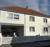 :: Großes Einfamilienhaus mit Garten und Swimmingpool (H 543-A):: - Lampertheim