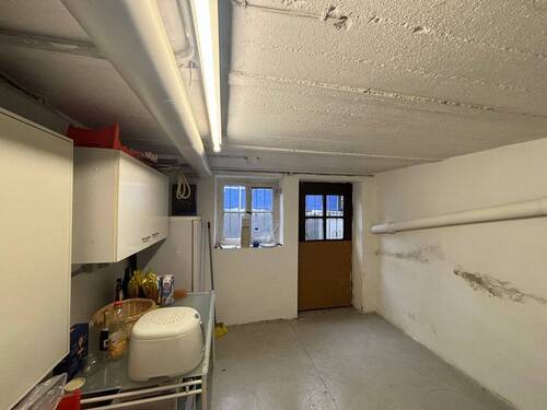 H 543 Kellerraum mit Ausgang Ansicht 1.jpg - 