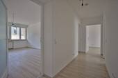 heller Eingangsbereich - Etagenwohnung mit 77,20 m² in München zum Kaufen