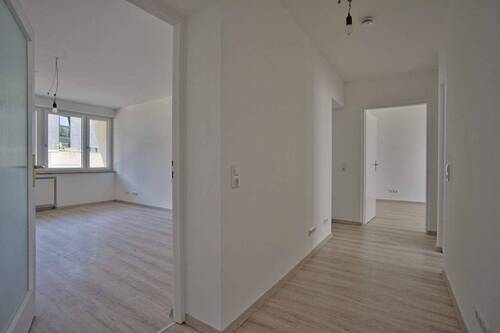 heller Eingangsbereich - Etagenwohnung mit 77,20 m² in München zum Kaufen