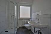 modernes Badezimmer - 