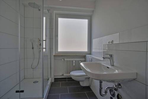 modernes Badezimmer - 