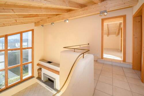 ...zur Empore im Dachgeschoss - 