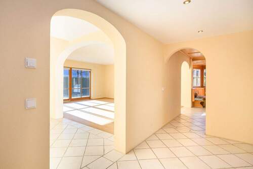 Ansprechende, helle Raumgestaltung - 