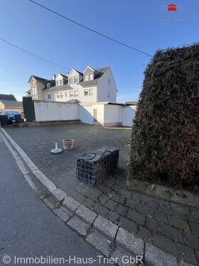 seitliche Aufnahme Eckgrundstück - Grundstück in Trier zum Kaufen