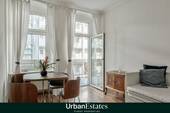 Wohnbereich mit Zugang zum Balkon - Ruhige Innenhofwohnung mit Tiefgaragenstellplatz
