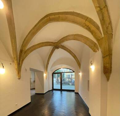 Gewerbe Foto 1 - 1 Zimmer Mehrfamilienhaus, Wohnhaus in Regensburg