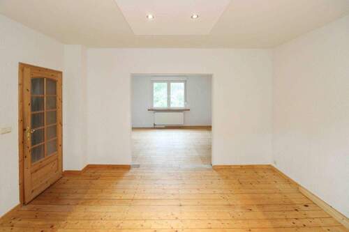 Wohnzimmer(1) - 5 Zimmer Einfamilienhaus zum Kaufen in Halle (Saale)