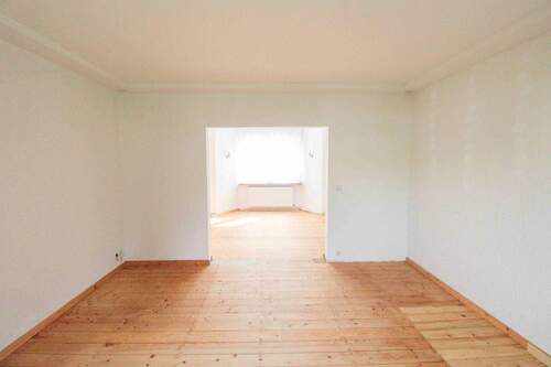 Wohnzimmer - 5 Zimmer Einfamilienhaus in Halle (Saale)