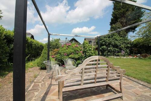 Sitzecke im hinteren Gartenbereich - 