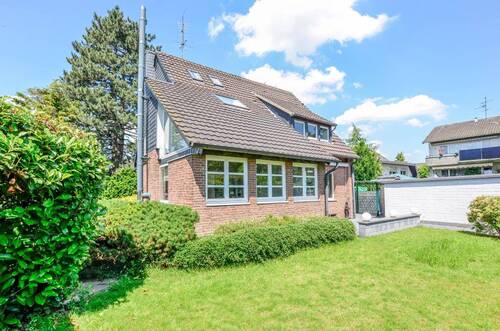 Vorderansicht links - 7 Zimmer Einfamilienhaus in Leverkusen
