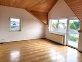 Wohnzimmer mit Balkonzugang - 3 Zimmer Etagenwohnung zum Kaufen in Bürstadt-Riedrode