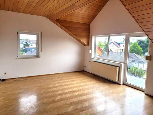 Wohnzimmer mit Balkonzugang - 3 Zimmer Etagenwohnung zum Kaufen in Bürstadt-Riedrode