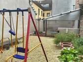 Spielen im Garten und Hof - 