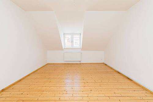 Wohnzimmer - Bezugsfertige 2-Zimmer-Dachgeschoss-Wohnung in Plagwitz