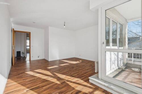 Blick in das Wohnzimmer - Etagenwohnung mit 77,00 m&sup2; in Berlin zum Kaufen