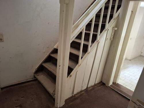 Treppe EG-OG im Vorderhaus (1) - 
